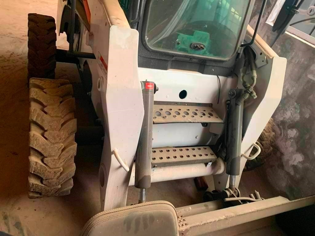 Bobcat S 300 - Kompaktiekrāvējs: foto 2 Bobcat S 300 - Kompaktiekrāvējs: foto 2