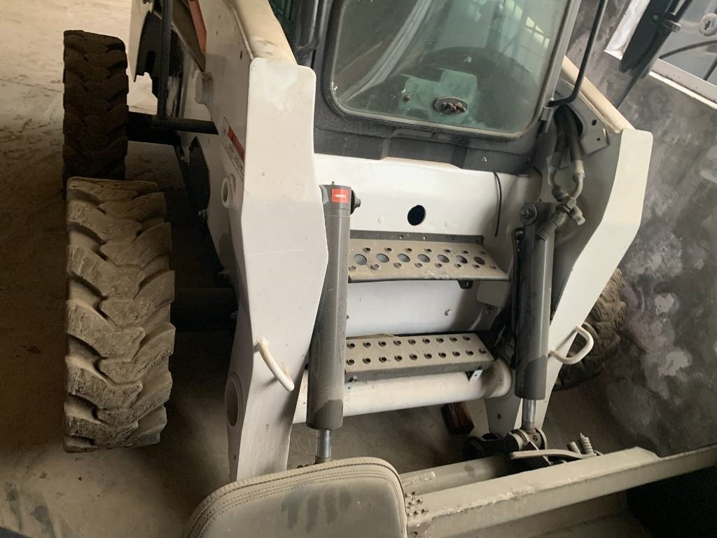Bobcat S 300 - Kompaktiekrāvējs: foto 2 Bobcat S 300 - Kompaktiekrāvējs: foto 2