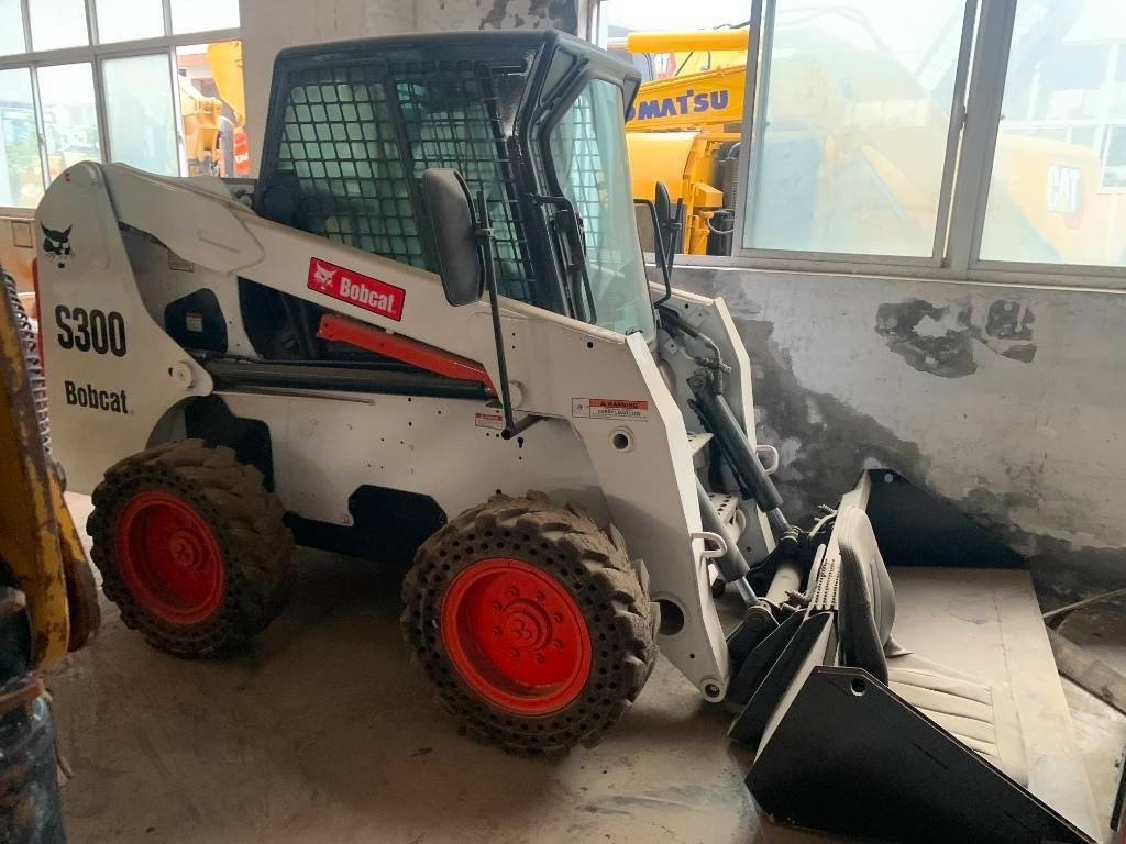 Bobcat S 300 - Kompaktiekrāvējs: foto 1 Bobcat S 300 - Kompaktiekrāvējs: foto 1
