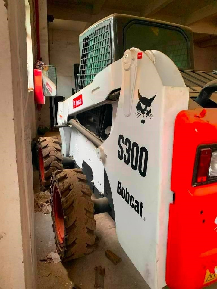 Bobcat S 300 - Kompaktiekrāvējs: foto 4 Bobcat S 300 - Kompaktiekrāvējs: foto 4
