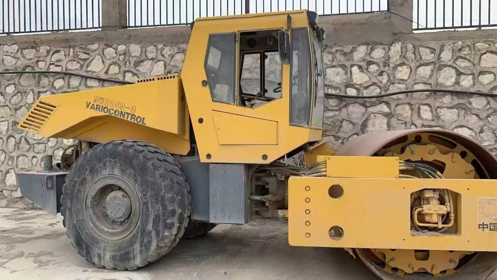 Bomag bw225d-3 - Ceļu veltnis: foto 1 Bomag bw225d-3 - Ceļu veltnis: foto 1