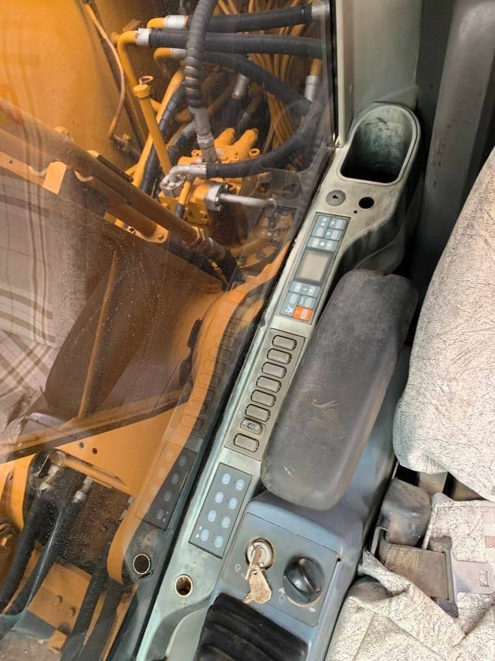Kāpurķēžu ekskavators CAT 320D2: foto 12