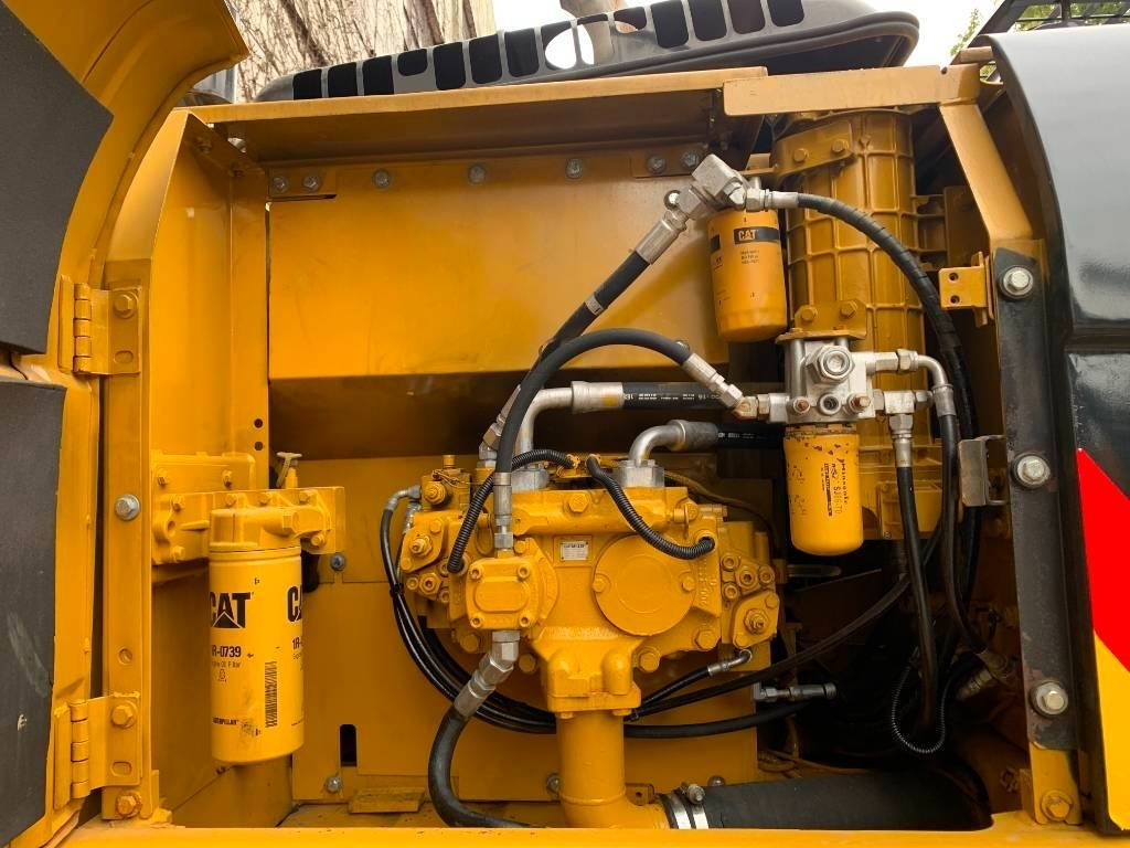Kāpurķēžu ekskavators CAT 320D2: foto 7