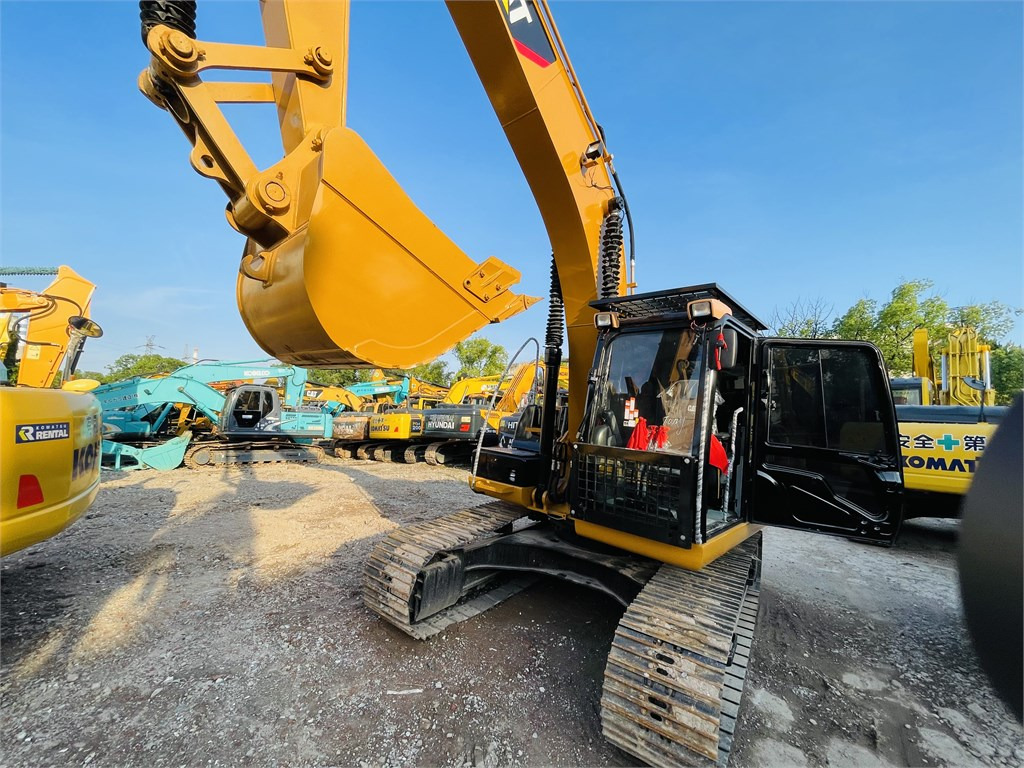CAT 320D2 L - Ekskavators: foto 2 CAT 320D2 L - Ekskavators: foto 2
