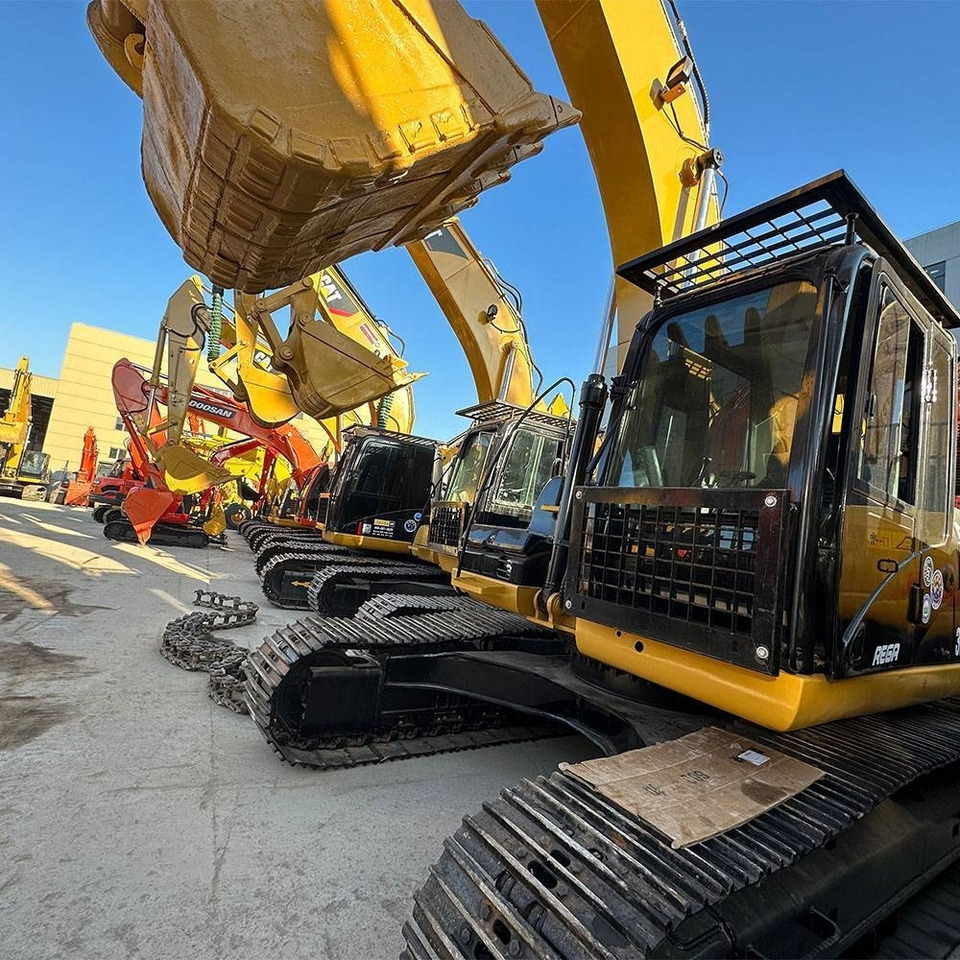 CAT 323 D L - Kāpurķēžu ekskavators: foto 4 CAT 323 D L - Kāpurķēžu ekskavators: foto 4