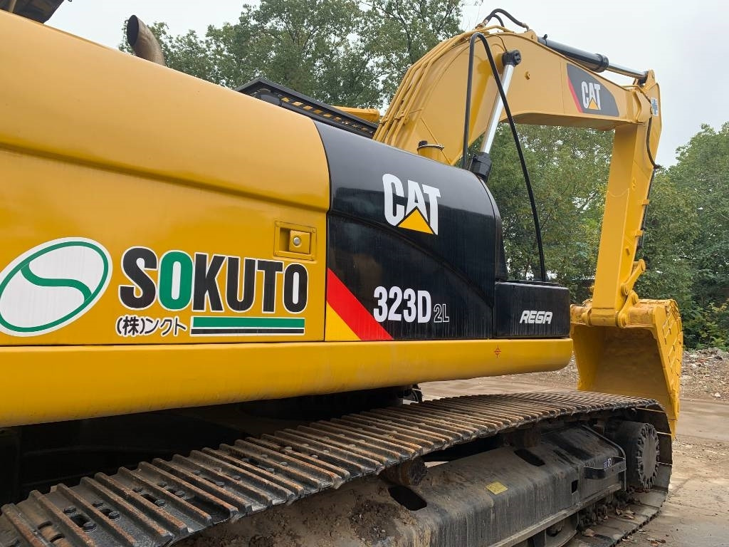 CAT 323 D L - Kāpurķēžu ekskavators: foto 4 CAT 323 D L - Kāpurķēžu ekskavators: foto 4