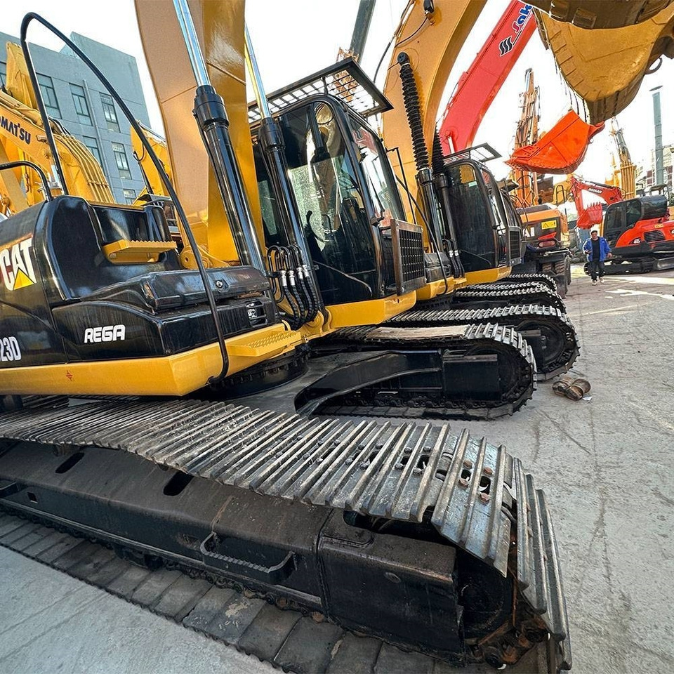 CAT 323 D L - Kāpurķēžu ekskavators: foto 5 CAT 323 D L - Kāpurķēžu ekskavators: foto 5