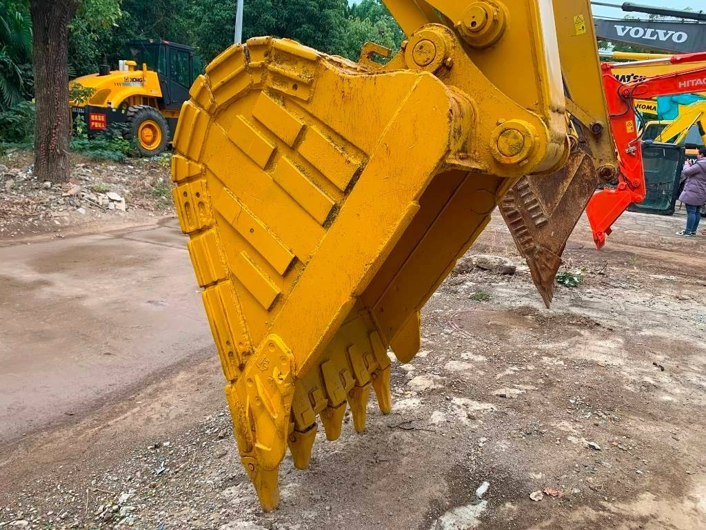 CAT 323 D L - Kāpurķēžu ekskavators: foto 2 CAT 323 D L - Kāpurķēžu ekskavators: foto 2