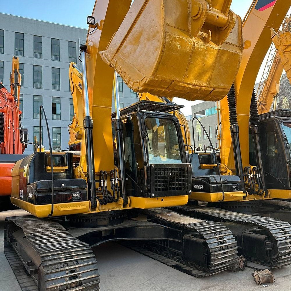 CAT 323 D L - Kāpurķēžu ekskavators: foto 1 CAT 323 D L - Kāpurķēžu ekskavators: foto 1