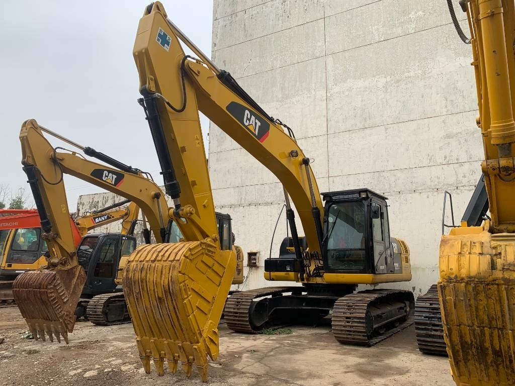 CAT 323 D L - Kāpurķēžu ekskavators: foto 1 CAT 323 D L - Kāpurķēžu ekskavators: foto 1