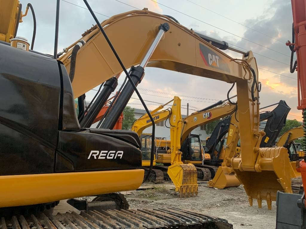 CAT 325 D - Kāpurķēžu ekskavators: foto 2 CAT 325 D - Kāpurķēžu ekskavators: foto 2