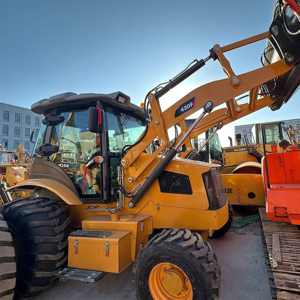 Ekskavators-iekrāvējs CAT 420 F: foto 10
