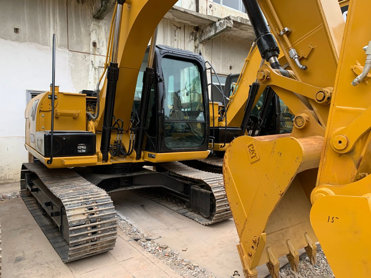 CATERPILLAR 313D2 GC - Kāpurķēžu ekskavators: foto 1 CATERPILLAR 313D2 GC - Kāpurķēžu ekskavators: foto 1