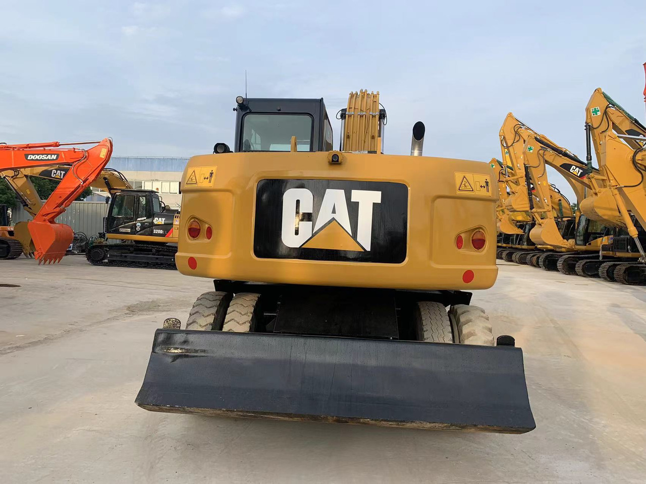 CATERPILLAR 315D - Riteņu ekskavators: foto 4 CATERPILLAR 315D - Riteņu ekskavators: foto 4