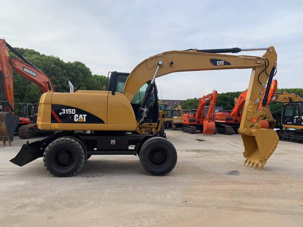 CATERPILLAR 315D - Riteņu ekskavators: foto 1 CATERPILLAR 315D - Riteņu ekskavators: foto 1