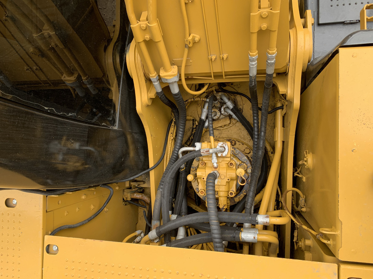 CATERPILLAR 320D2 - Riteņu ekskavators: foto 4 CATERPILLAR 320D2 - Riteņu ekskavators: foto 4