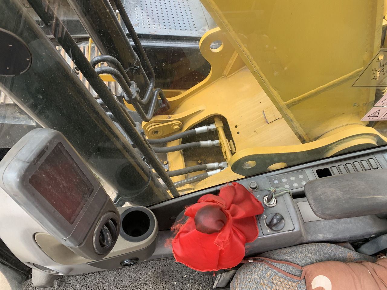 CATERPILLAR 323D2L - Ekskavators: foto 5 CATERPILLAR 323D2L - Ekskavators: foto 5