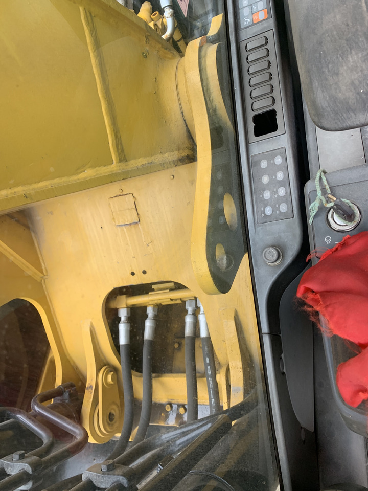 CATERPILLAR 323D2L - Ekskavators: foto 1 CATERPILLAR 323D2L - Ekskavators: foto 1