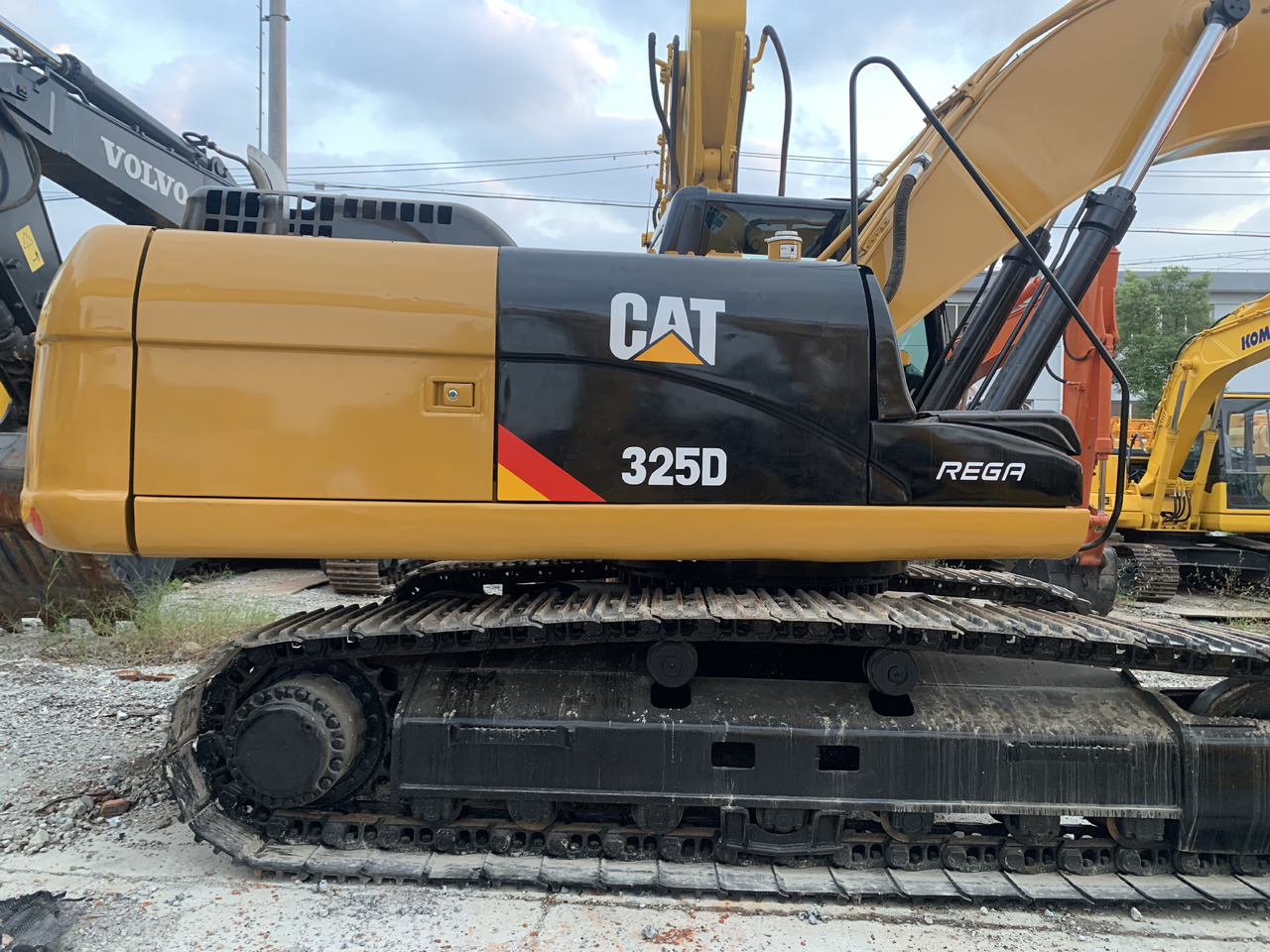 CATERPILLAR 325D - Kāpurķēžu ekskavators: foto 1 CATERPILLAR 325D - Kāpurķēžu ekskavators: foto 1