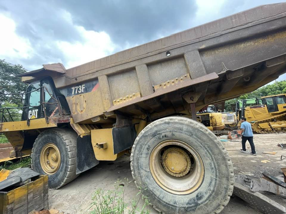 Caterpillar D6T - Karjeru pašizgāzējs: foto 1 Caterpillar D6T - Karjeru pašizgāzējs: foto 1