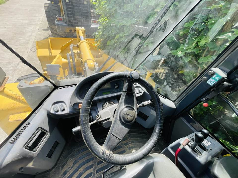 Komatsu WA320 - Celtniecības tehnika: foto 4 Komatsu WA320 - Celtniecības tehnika: foto 4