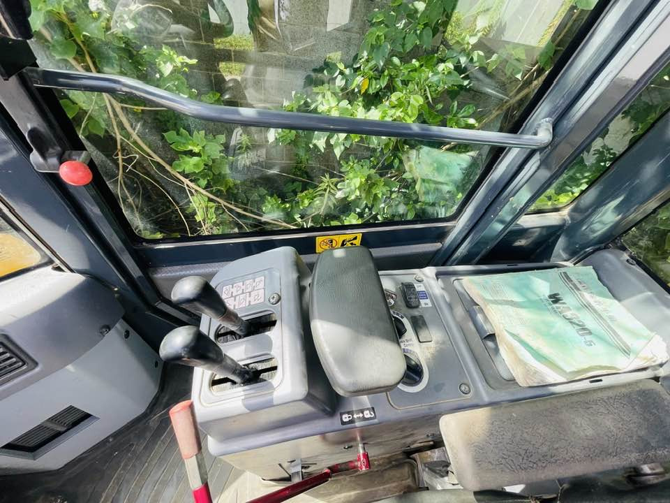 Komatsu WA320 - Celtniecības tehnika: foto 3 Komatsu WA320 - Celtniecības tehnika: foto 3