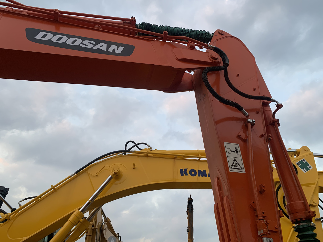 DOOSAN DX225LC - Riteņu ekskavators: foto 5 DOOSAN DX225LC - Riteņu ekskavators: foto 5