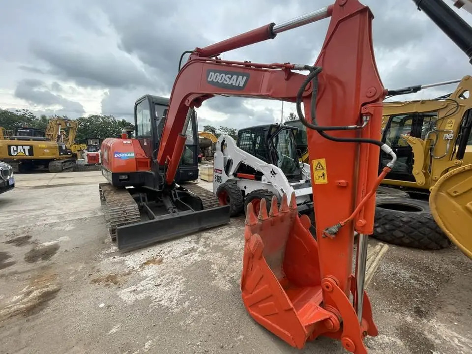 Doosan DH60-7 - Mini-ekskavators: foto 2 Doosan DH60-7 - Mini-ekskavators: foto 2