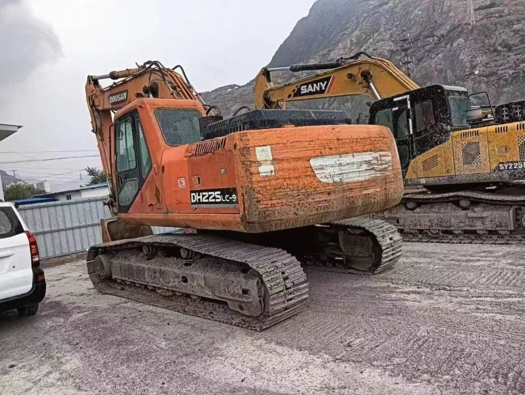 Doosan DX 225 DH225LC-9 - Kāpurķēžu ekskavators: foto 3 Doosan DX 225 DH225LC-9 - Kāpurķēžu ekskavators: foto 3