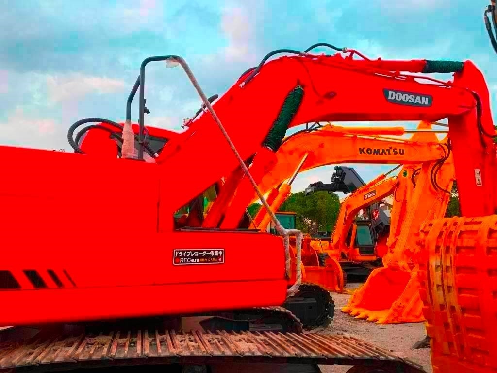 Doosan DX 225 LC - Kāpurķēžu ekskavators: foto 3 Doosan DX 225 LC - Kāpurķēžu ekskavators: foto 3
