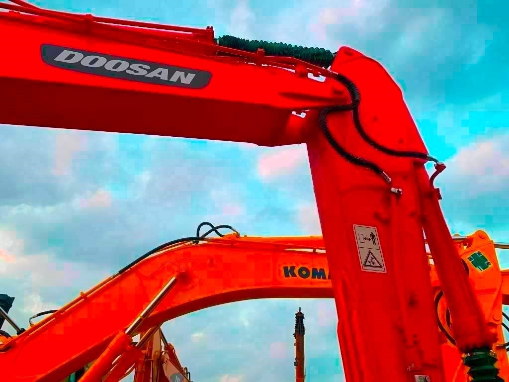 Doosan DX 225 LC - Kāpurķēžu ekskavators: foto 2 Doosan DX 225 LC - Kāpurķēžu ekskavators: foto 2