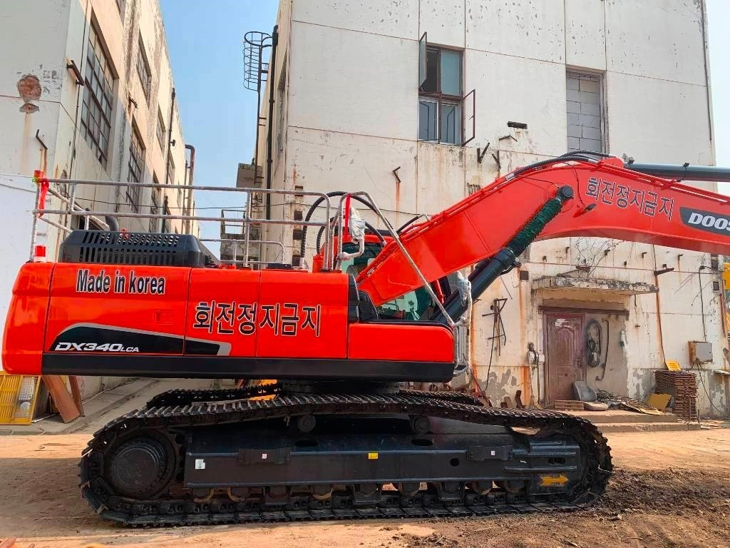 Kāpurķēžu ekskavators Doosan DX 340 LCA: foto 1