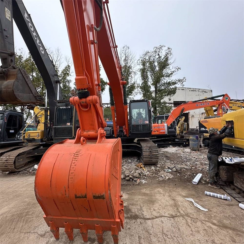 Hitachi ZX 200-3 G - Kāpurķēžu ekskavators: foto 4 Hitachi ZX 200-3 G - Kāpurķēžu ekskavators: foto 4