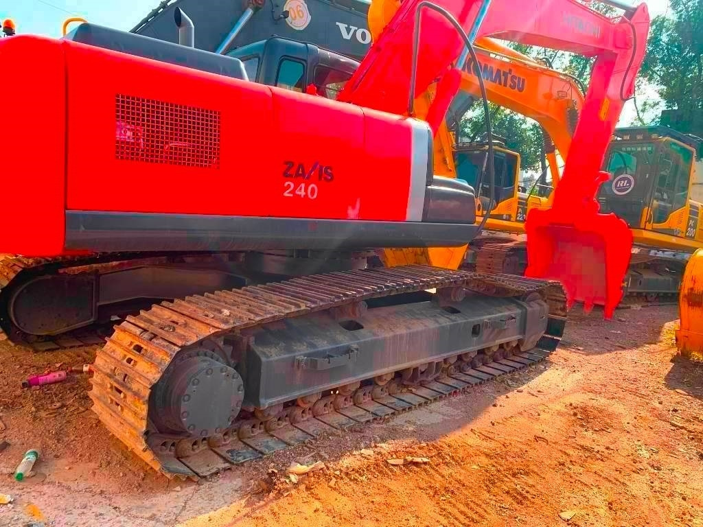 Kāpurķēžu ekskavators Hitachi Zaxis 240: foto 1