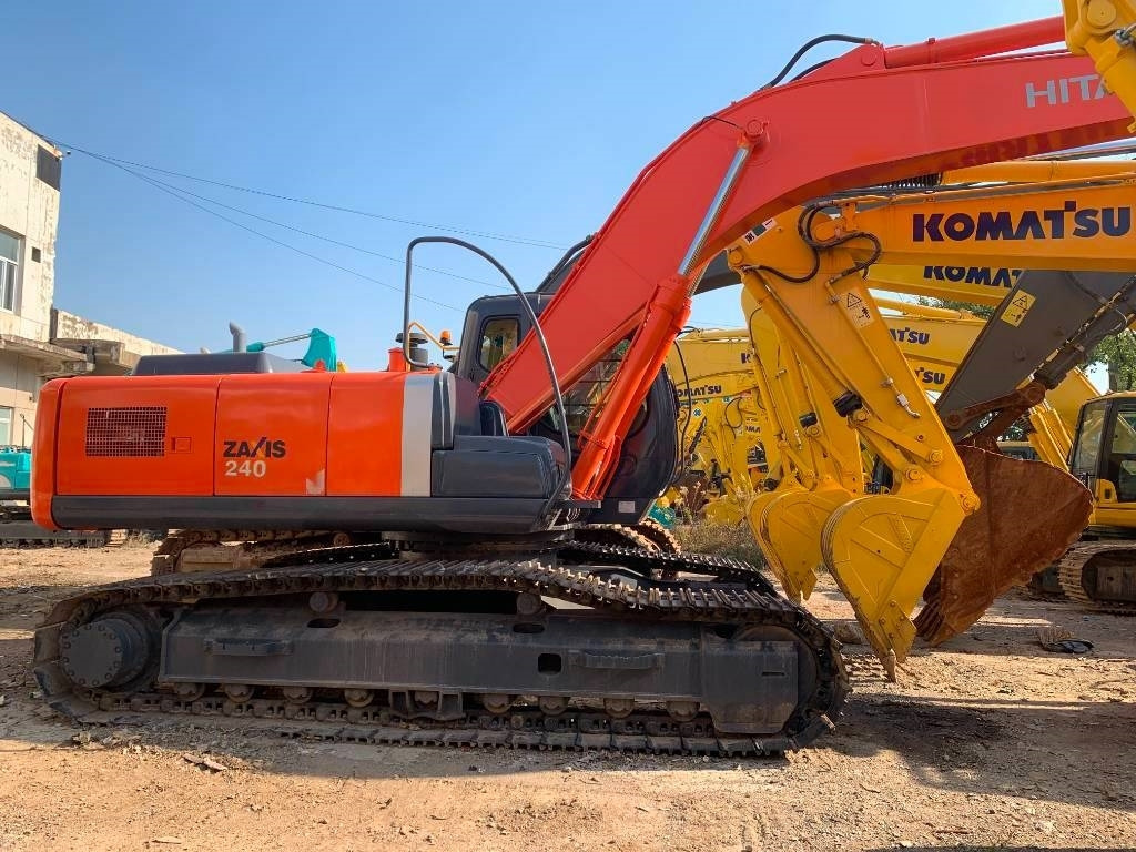 Hitachi Zaxis 240 - Kāpurķēžu ekskavators: foto 2 Hitachi Zaxis 240 - Kāpurķēžu ekskavators: foto 2