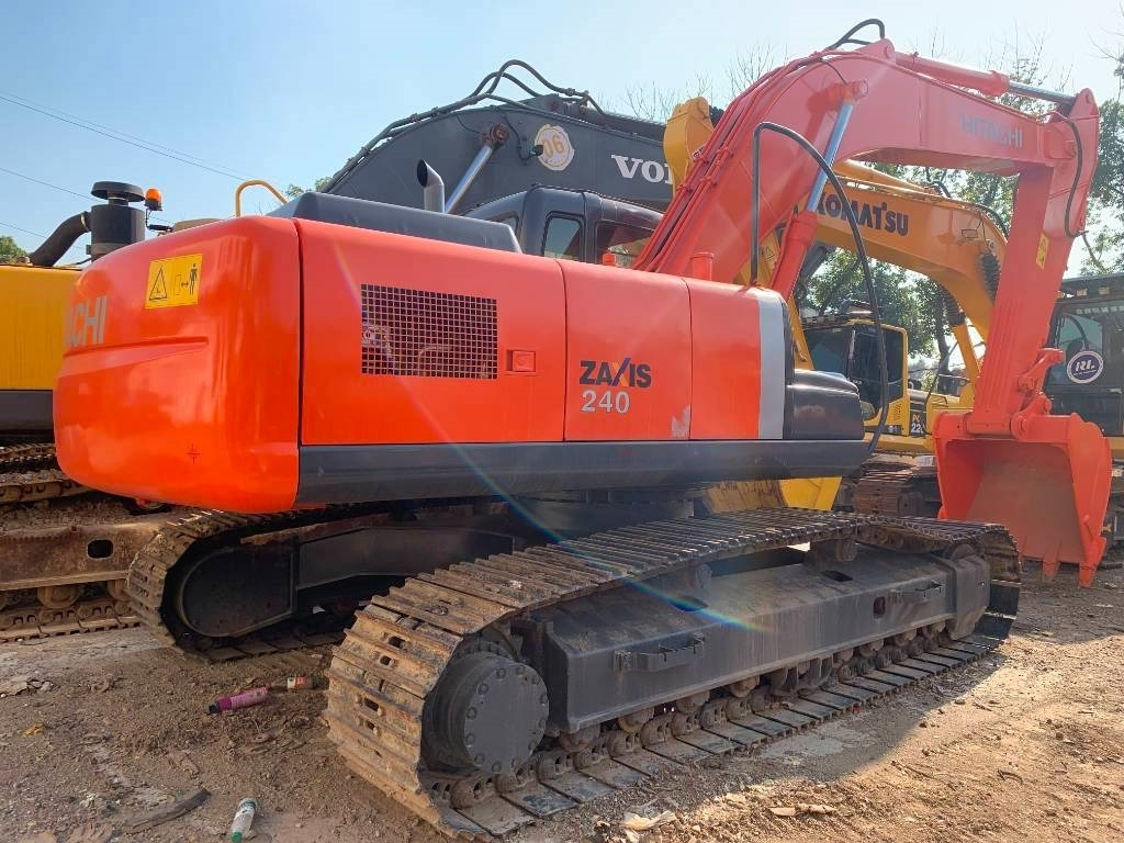 Hitachi Zaxis 240 - Kāpurķēžu ekskavators: foto 1 Hitachi Zaxis 240 - Kāpurķēžu ekskavators: foto 1