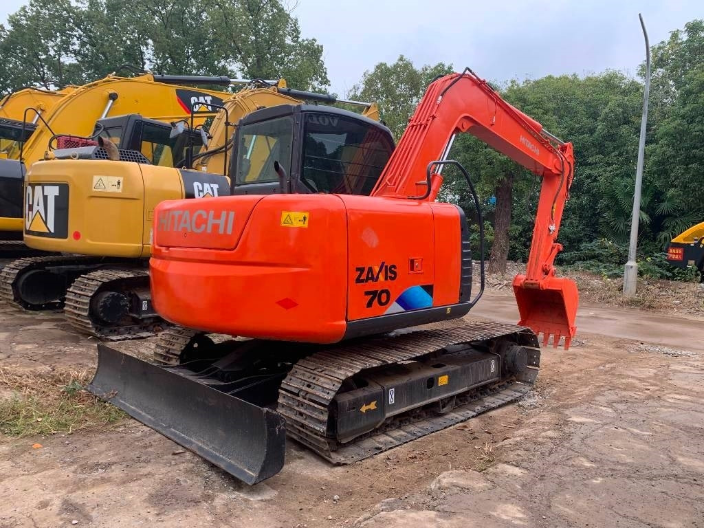 Hitachi Zaxis 70 - Kāpurķēžu ekskavators: foto 1 Hitachi Zaxis 70 - Kāpurķēžu ekskavators: foto 1