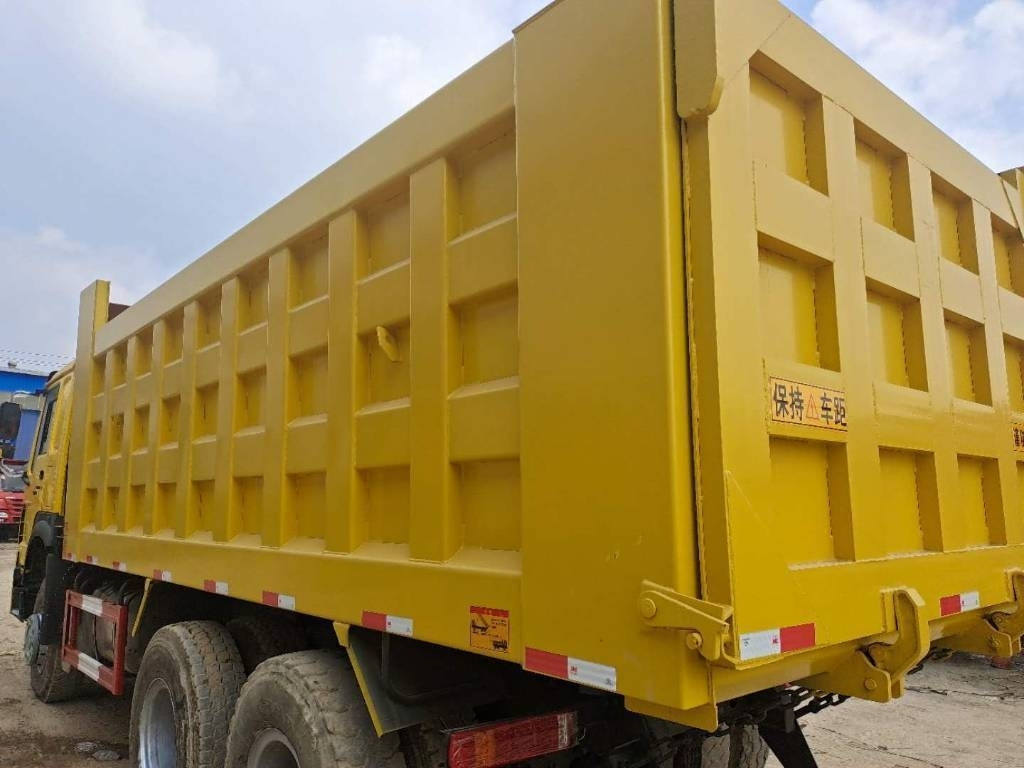 Howo 6X4  - Kravas automašīna pašizgāzējs: foto 4 Howo 6X4  - Kravas automašīna pašizgāzējs: foto 4