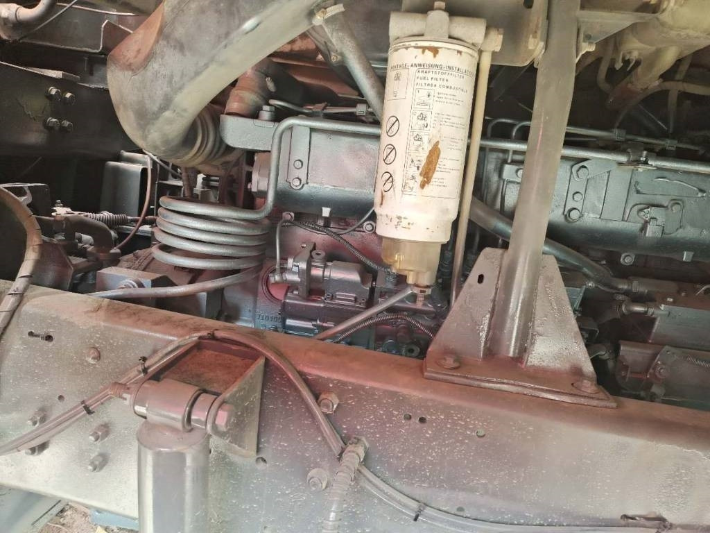 Kravas automašīna pašizgāzējs Howo 6X4: foto 6