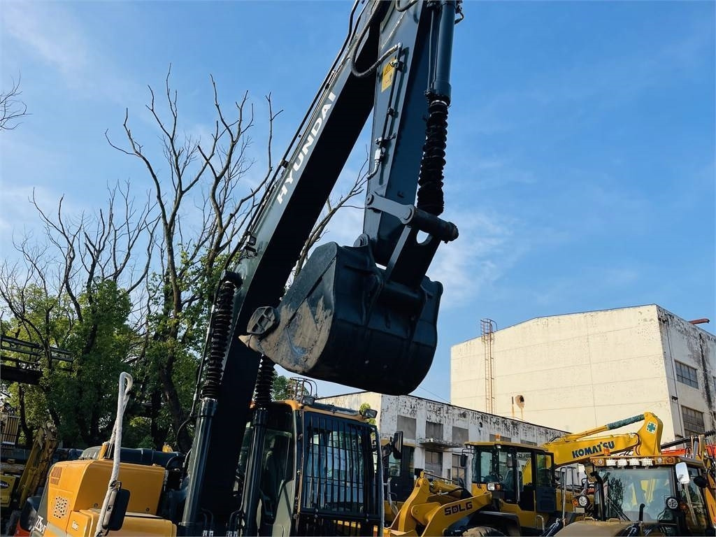 Hyundai 225LC 9T - Kāpurķēžu ekskavators: foto 2 Hyundai 225LC 9T - Kāpurķēžu ekskavators: foto 2