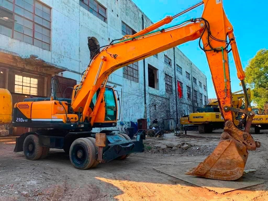 Hyundai R210W-9T - Kāpurķēžu ekskavators: foto 1 Hyundai R210W-9T - Kāpurķēžu ekskavators: foto 1