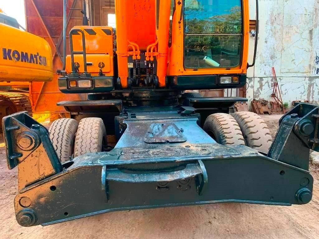Hyundai R210W-9T - Kāpurķēžu ekskavators: foto 3 Hyundai R210W-9T - Kāpurķēžu ekskavators: foto 3