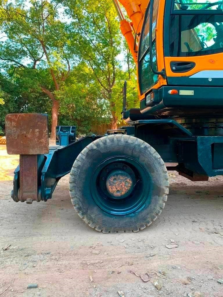 Hyundai R210W-9T - Kāpurķēžu ekskavators: foto 4 Hyundai R210W-9T - Kāpurķēžu ekskavators: foto 4