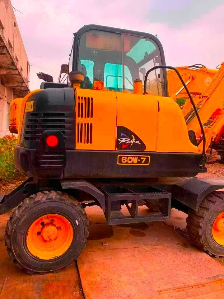 Hyundai Robex 60 W-7  - Riteņu ekskavators: foto 3 Hyundai Robex 60 W-7  - Riteņu ekskavators: foto 3