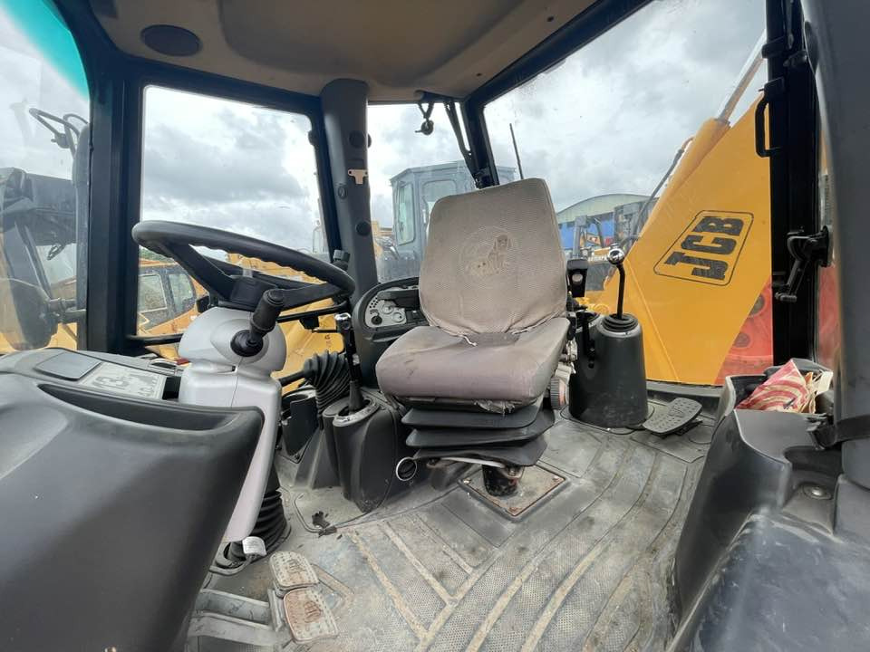 JCB 3CX - Ekskavators-iekrāvējs: foto 2 JCB 3CX - Ekskavators-iekrāvējs: foto 2