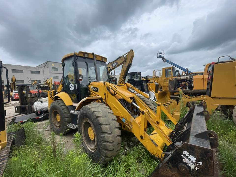 JCB 4CX - Ekskavators-iekrāvējs: foto 1 JCB 4CX - Ekskavators-iekrāvējs: foto 1