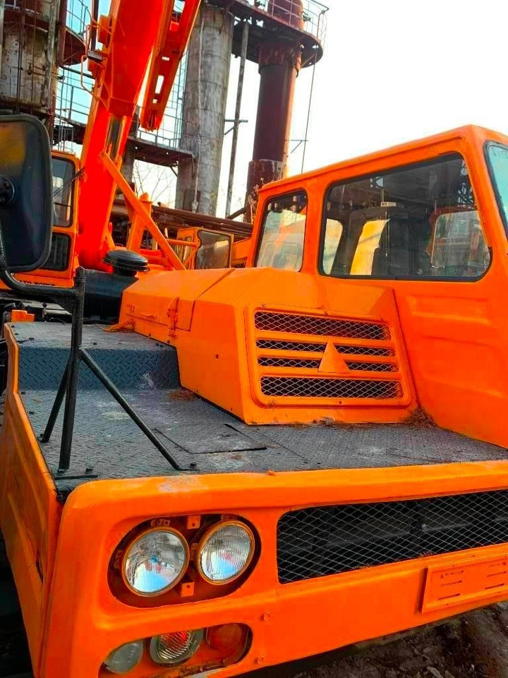 Kato NK 250 E - Visurgājējs celtnis: foto 4 Kato NK 250 E - Visurgājējs celtnis: foto 4