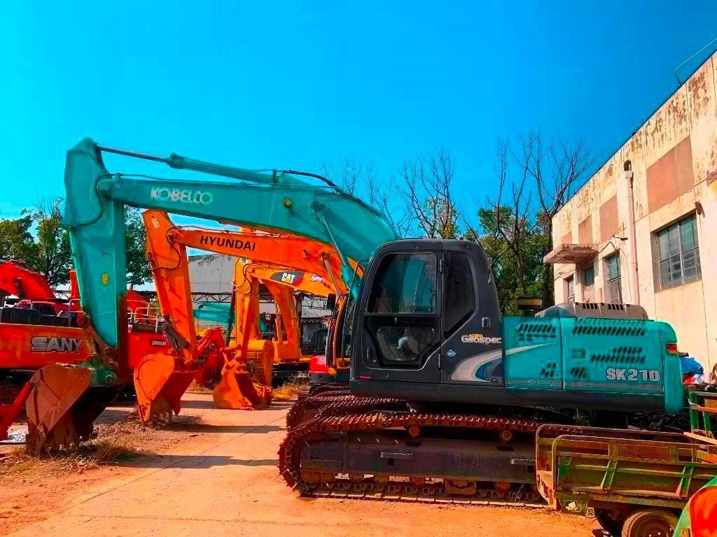Kobelco SK 210 LC-8 - Kāpurķēžu ekskavators: foto 2 Kobelco SK 210 LC-8 - Kāpurķēžu ekskavators: foto 2