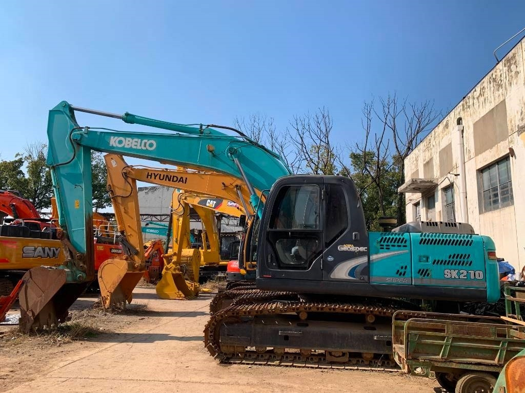 Kobelco SK 210 LC-8 - Kāpurķēžu ekskavators: foto 1 Kobelco SK 210 LC-8 - Kāpurķēžu ekskavators: foto 1