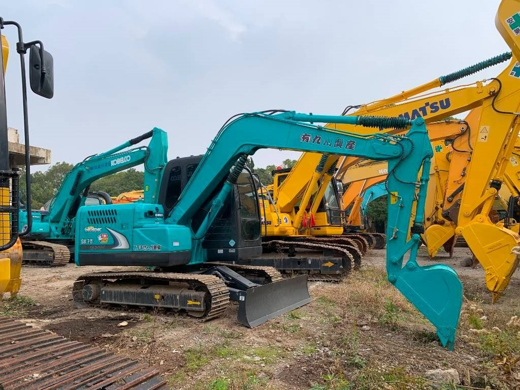 Kobelco SK 75-8 - Kāpurķēžu ekskavators: foto 1 Kobelco SK 75-8 - Kāpurķēžu ekskavators: foto 1